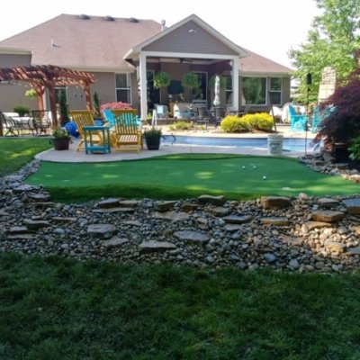 3 hole putting green