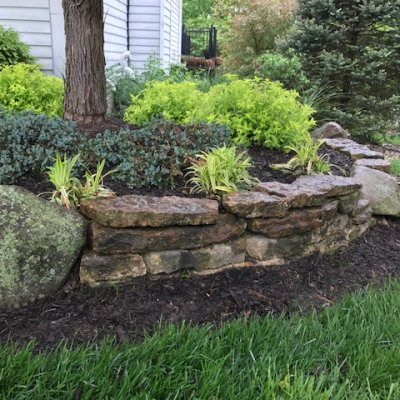 Stone retaining wall