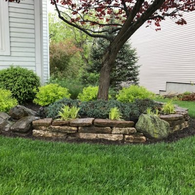 Stone retaining wall